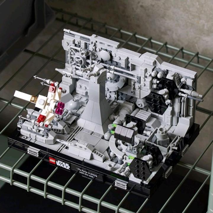 Actual product image LEGO Death Star Trench Run Diorama (75329, LEGO Star Wars)