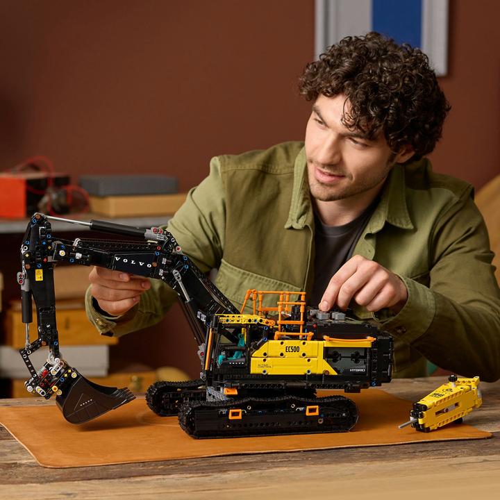 Actual product image LEGO 42215 Confidential (42215, LEGO Technic)