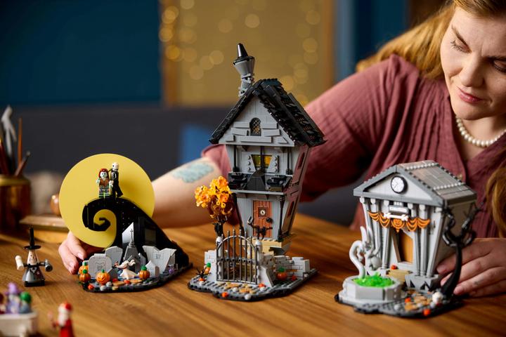 Actual product image LEGO Nightmare Before Christmas (21351, LEGO Ideas, LEGO Rare Sets)