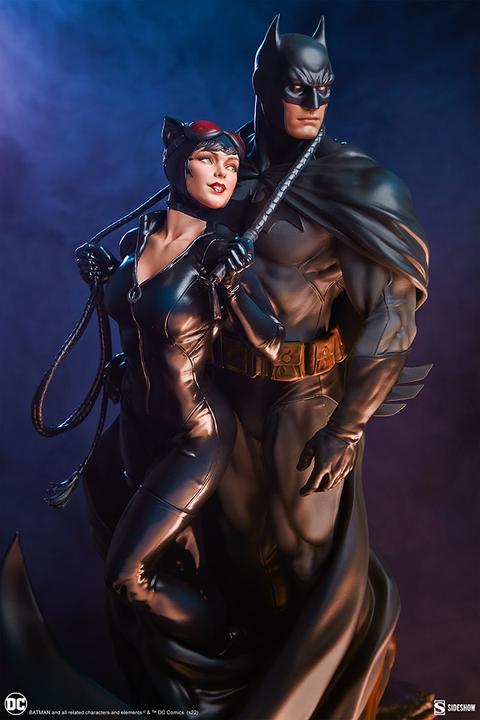 Actual product image Sideshow DC Comics diorama Batman & Catwoman 51 cm
