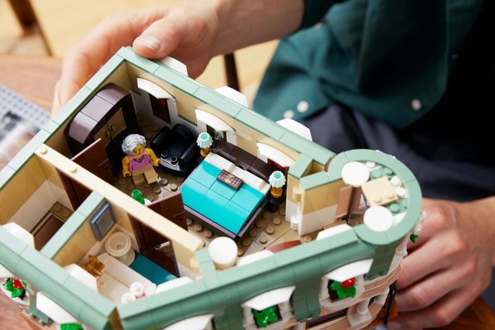 Actual product image LEGO Boutique- Hotel (10297, LEGO Rare Sets)