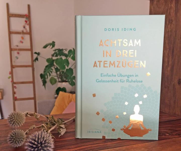 Immagine prodotto Achtsam in drei Atemzügen (Tedesco, Doris Rivestimento, 2019)