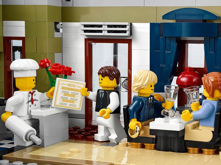 Actual product image LEGO Parisian Restaurant (10243, LEGO Creator Expert, LEGO Rare Sets)