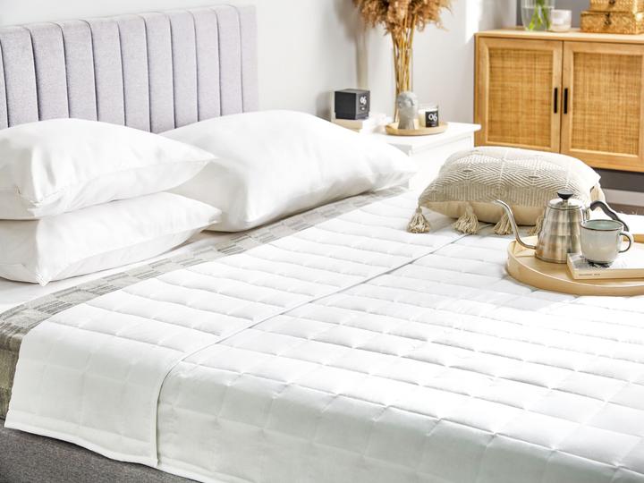 Produktbild Beliani Sommerbettdecke Polyester 135 x 200 cm leicht ANNAPURNA (900 g, 135 x 200 cm)