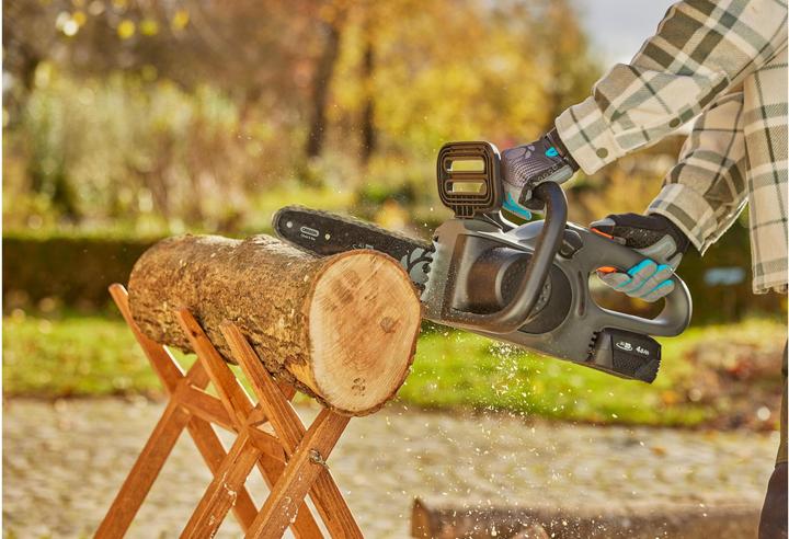 Image du produit Gardena Tronçonneuse à chaîne sans fil PowerSaw 250/18V P4A Ready-T-U Set (Tronçonneuse à batterie)