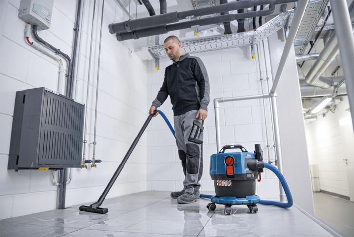 Produktbild Bosch Professional Akku-Staubsauger GAS 18V-12 MC, Solo Version (Nass-Trockensauger)