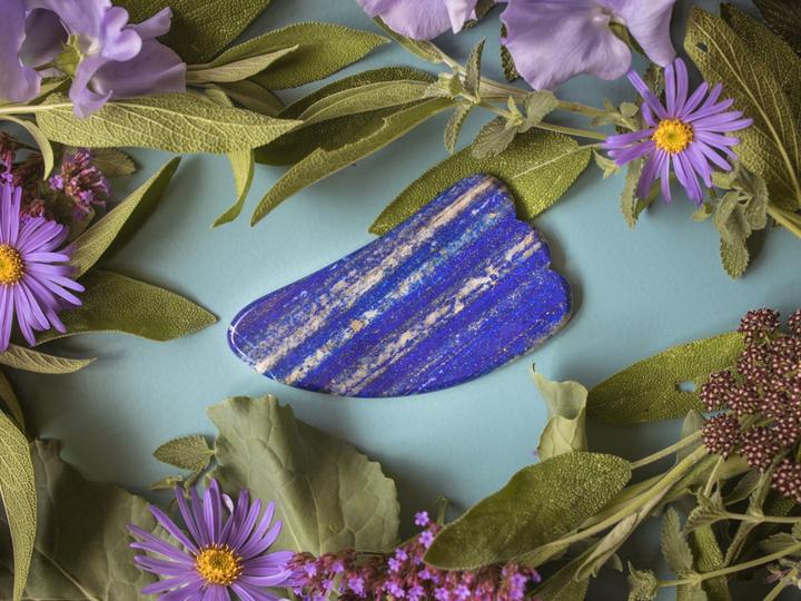 Produktbild YÙ Beauty Lapislazuli Gua Sha Beauty Stone