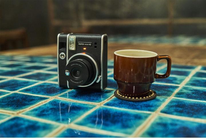 Actual product image Fujifilm Instax Mini 40