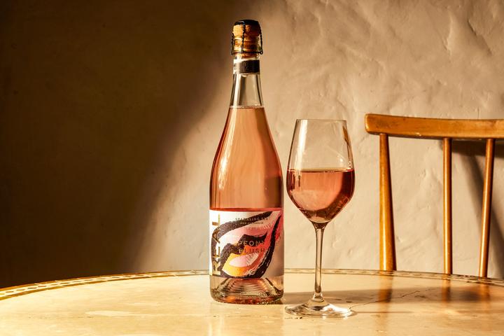 Produktbild The Real Drinks Co. REAL Peony Blush Non-alcoholic Fermented Sparkling Tea (1 x 75 cl)