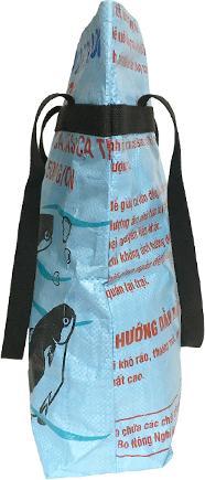 Image du produit Bekos Upcycling - Grand sac à provisions en sacs de nourriture pour poissons recyclés bleu clair