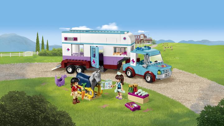 Actual product image LEGO Friends horse trailer and vet (41125, LEGO Friends)