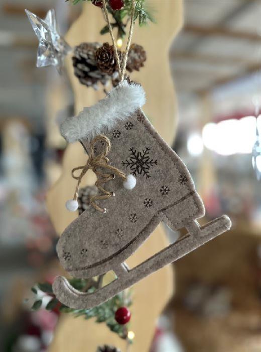 Image du produit GuGus Décoration à suspendre Patin à glace feutre avec flocons de neige décoré, ourlet blanc, Lacets