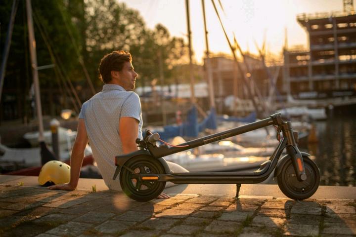 Produktbild Segway-Ninebot F30D (20 km/h, 30 km, 300 W)