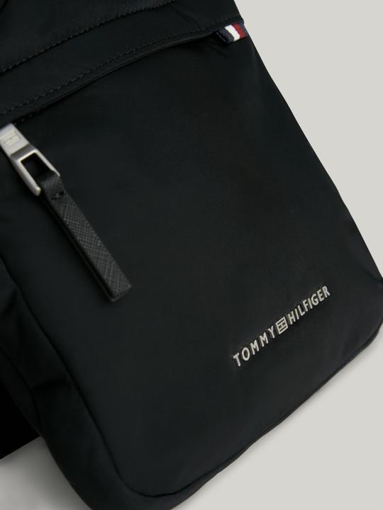 Produktbild Tommy Hilfiger Die charakteristische Mini-Crossover-Umhängetasche (4% Polyurethan, 96% recyceltes Polyester)