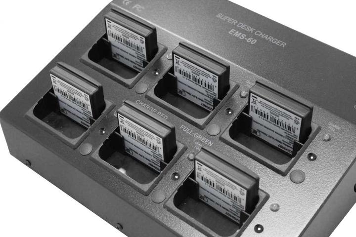 Image du produit XCell Chargeur profilé pour batteries de commande de grue pour jusqu'à 6 batteries simultanément adapté à
