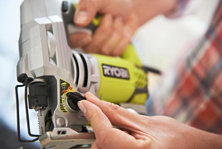 Productafbeelding Ryobi Pendelactie decoupeerzaag incl. koffer