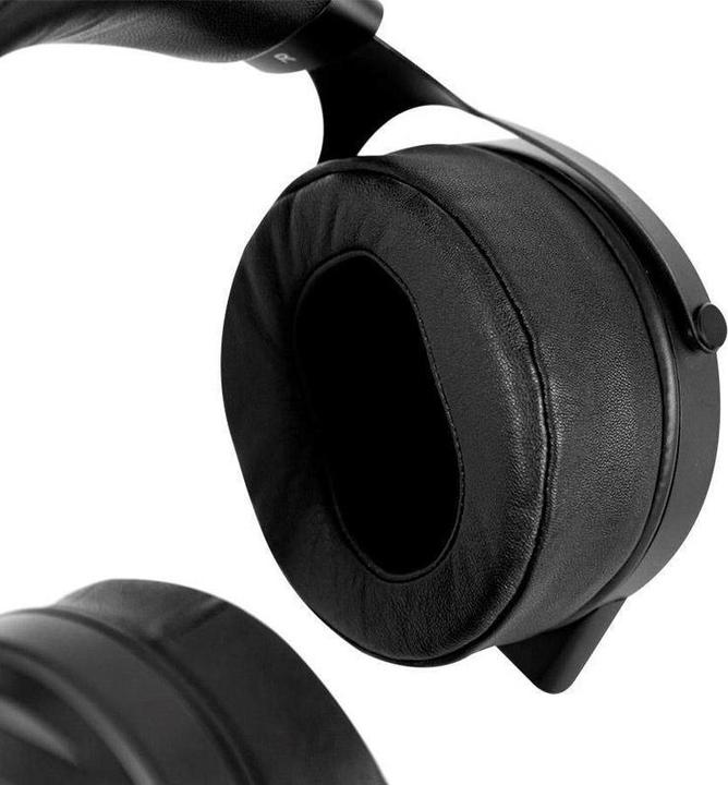 Actual product image Monoprice Monolith M1570 (No noise cancelling, Cable)