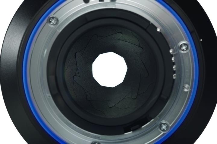 Actual product image Zeiss Milvus 35mm f/2.0 ZE Canon EF (Canon EF, full size)