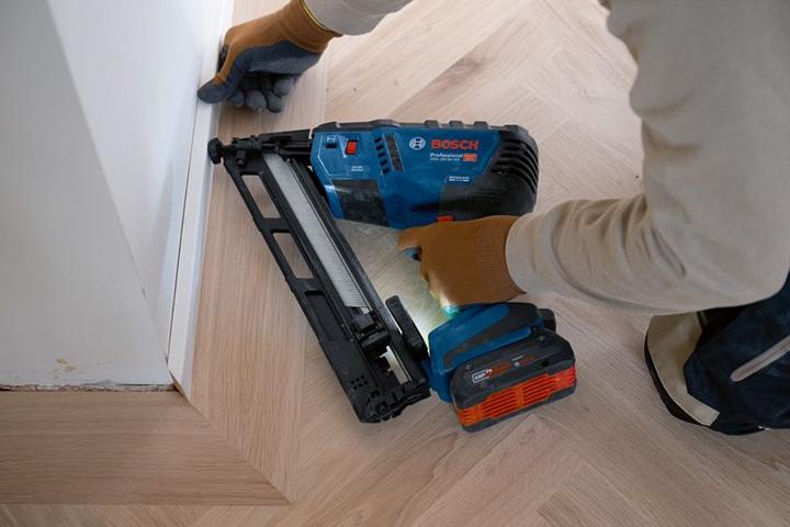 Image du produit Bosch Professional Cloueur à bois sans fil GNH 18V-64 MD, dans son carton