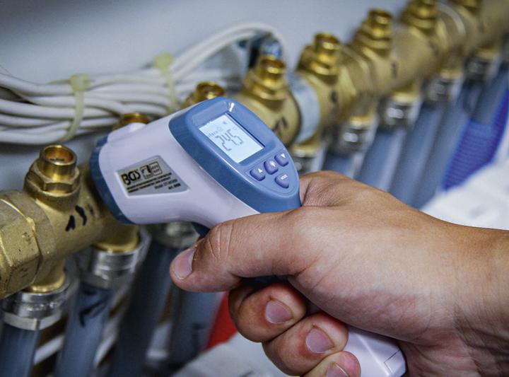 Produktbild BGS Stirn-Fieber-Thermometer kontaktlos, Infrarot für Personen + Objekt-Messung 0 - 100° (Stirn, Berührungslos)