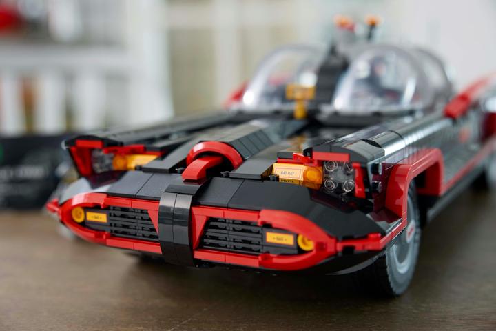 Actual product image LEGO Batmobile (76328, LEGO DC, LEGO Rare Sets)