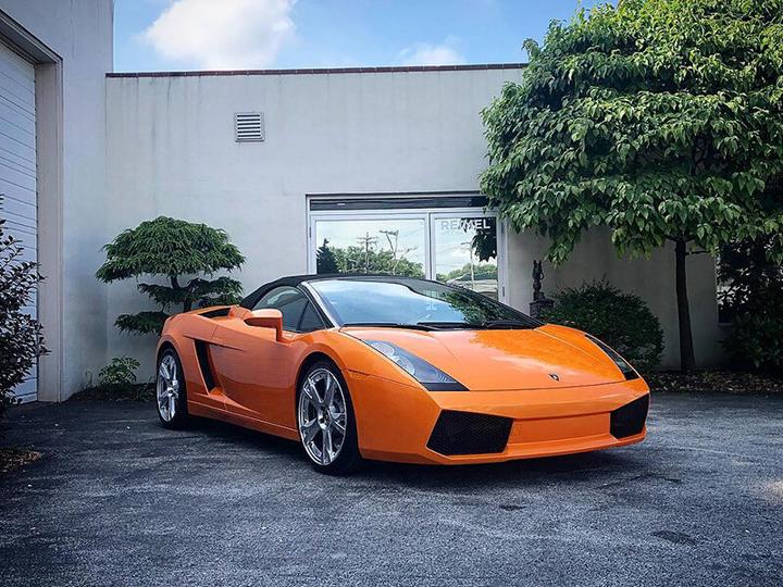 Immagine prodotto Smartbox Esperienza di guida sensazionale: viaggio di 30 minuti in Lamborghini per due persone (2 pers.)