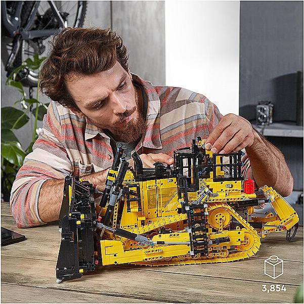 Image du produit LEGO Bulldozer D11 Cat (42131, LEGO Technic)
