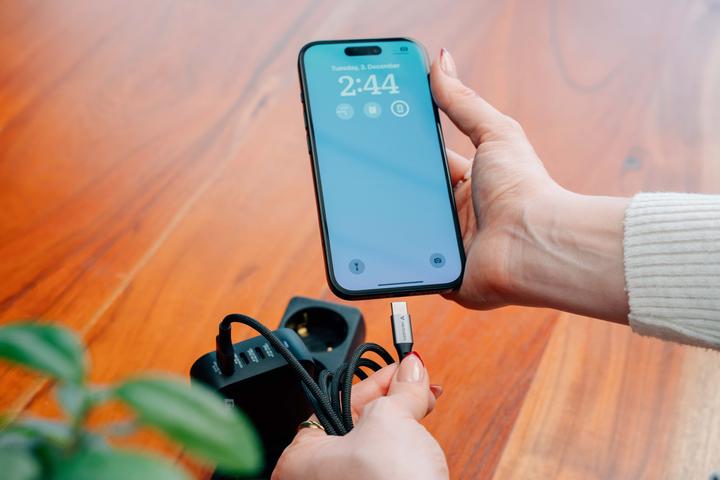 Actual product image Verbatim Sync & Charge Cable - 100W USB-C to USB-C 120 cm (1.20 m, USB 2.0)