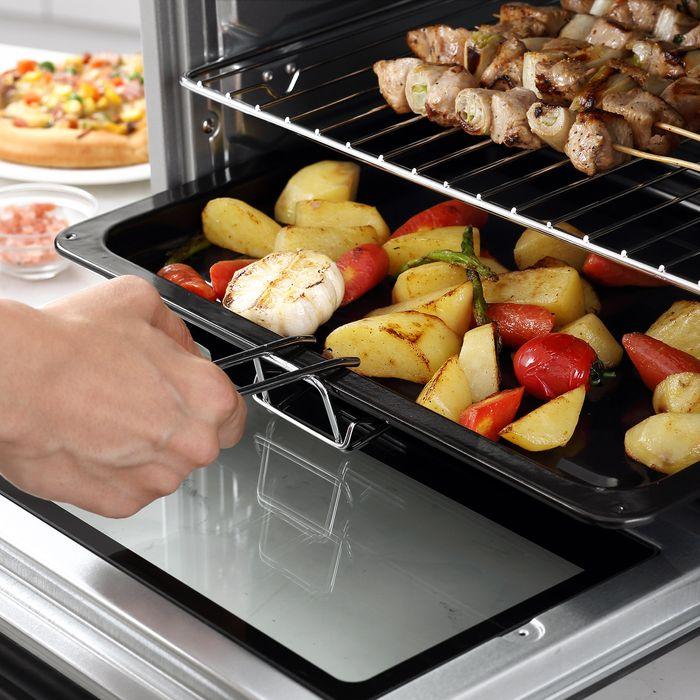 Actual product image Swisshandel24 Mini oven 32L 1600W Electric mini oven with cinder drip tray Metal Stainless steel Glass Silver