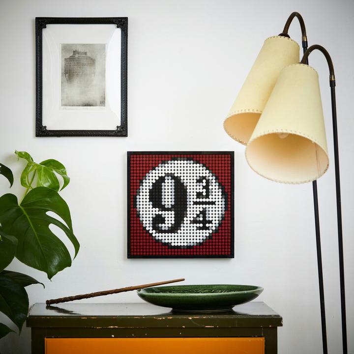 Actual product image LEGO Harry Potter Hogwarts Crest (31201, LEGO Harry Potter)