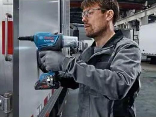 Actual product image Bosch Professional GRG 18V-16 C Kit Battery Rivet Gun