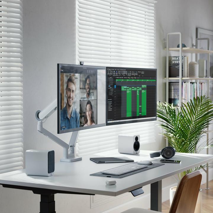 Actual product image Alogic Clarity Max 32 inch 4K Touch with Web Cam (3840 x 2160 Pixels, 32")