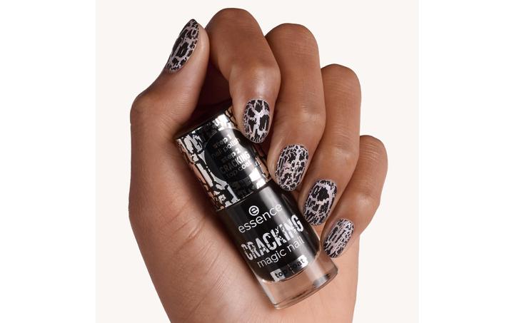 Produktbild essence Cracking Magic Nail Top Coat 01 Crack me up (Schwarz, Top Coat)