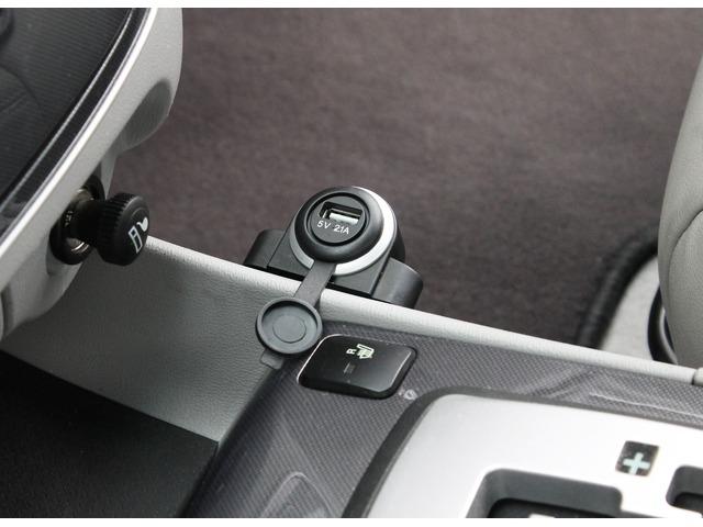 Immagine prodotto AIV 530178 Caricabatteria da auto 12/24VDC - 5VDC/2.1A nella presa USB-A