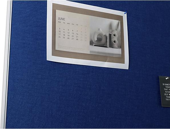 Produktbild eurokraft basic Pinnboard, Stoffbezug, blau, BxH 2000x1000 mm (Pinnwand, 2000 x 1000 mm)