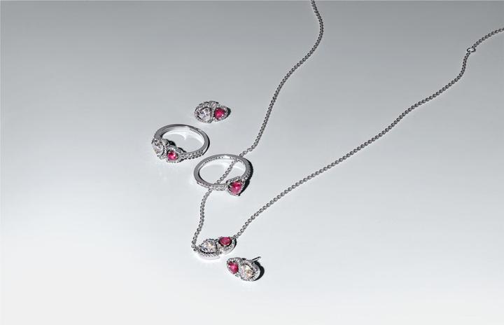 Produktbild Pandora Necklace with pendant Halo Hearts (Zirkonia)