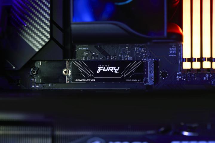 Actual product image Kingston FURY Renegade G5 (2048 GB, M.2 2280)