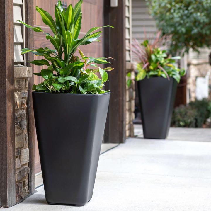 Image du produit Step2 Bridgeview Grand bac à plantes - Noir Onyx (42.80 cm)