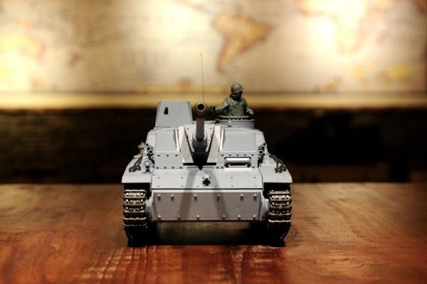 Actual product image Es-toys RC Tank "Assault Gun III" - Stug 3 Heng Long 1:16 Grey, Smoke&Sound, Metal Gearbox And 2.4Ghz (RTR Ready-to-Run)
