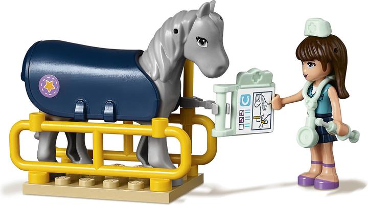 Actual product image LEGO Friends horse trailer and vet (41125, LEGO Friends)