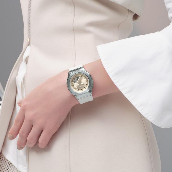 Actual product image Casio GM-S2110-7A9ER (Analogue wristwatch)