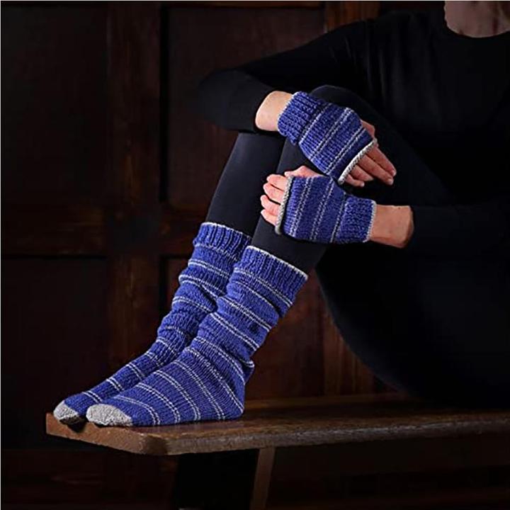 Actual product image Thumbs Up Harry Potter - Ravenclaw knit set of house socks and mittens