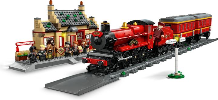 Actual product image LEGO Harry Potter 76423 Le Poudlard Express et la Gare de Pré-au-Lard (76423, LEGO Harry Potter)