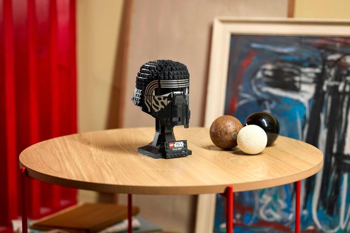 Actual product image LEGO Star Wars - Kylo Ren Helm 18+(75415) (75415, LEGO Star Wars)