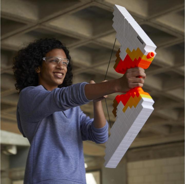 Produktbild Nerf Minecraft motorisierter Sabrewing Bogen feuert Darts