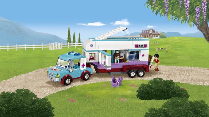 Actual product image LEGO Friends horse trailer and vet (41125, LEGO Friends)