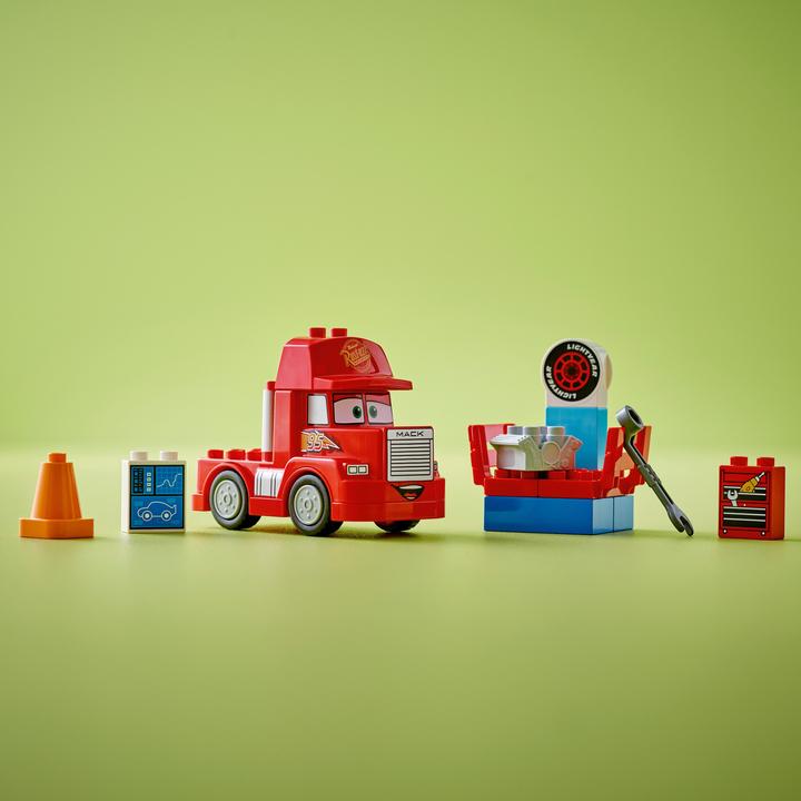 Actual product image LEGO Mack at the race (10417)