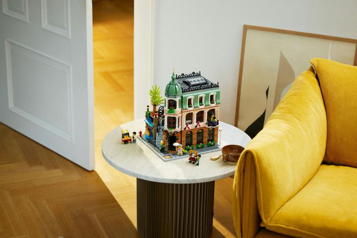 Actual product image LEGO Boutique- Hotel (10297, LEGO Rare Sets)