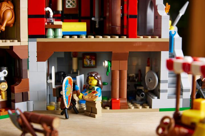 Image du produit LEGO Place de la ville médiévale (10332, LEGO Icons, LEGO difficiles à trouver)
