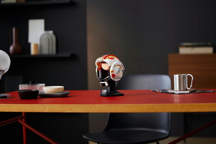 Actual product image LEGO Luke Skywalker helmet (75327, LEGO Star Wars)